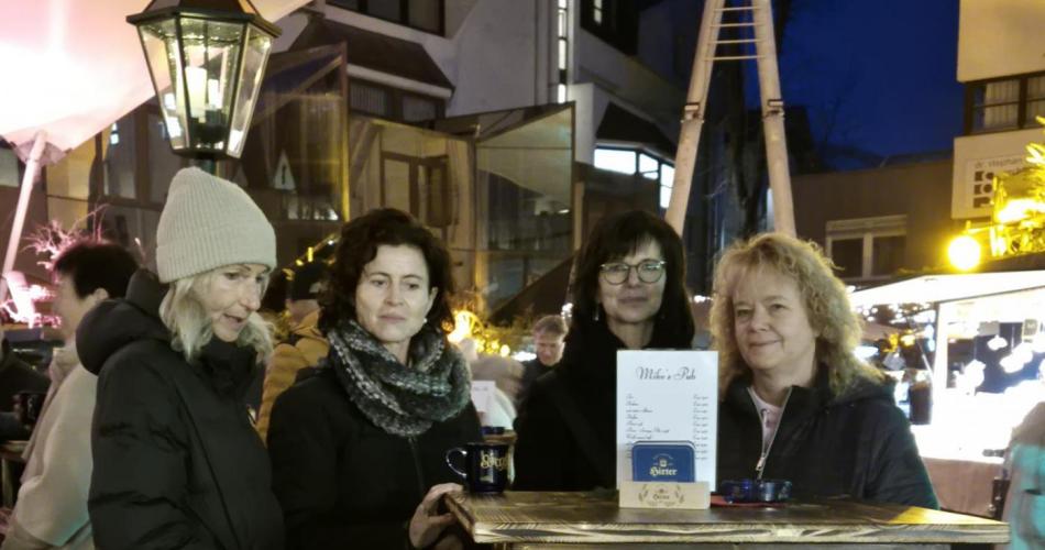 Stehtische für Weihnachtsmarkt